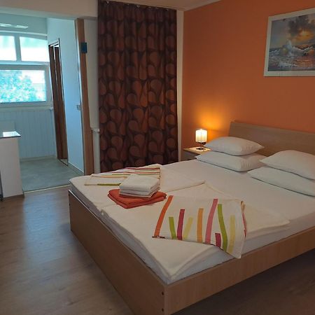 Studio Apartments Maslinik Krk Town Exterior foto