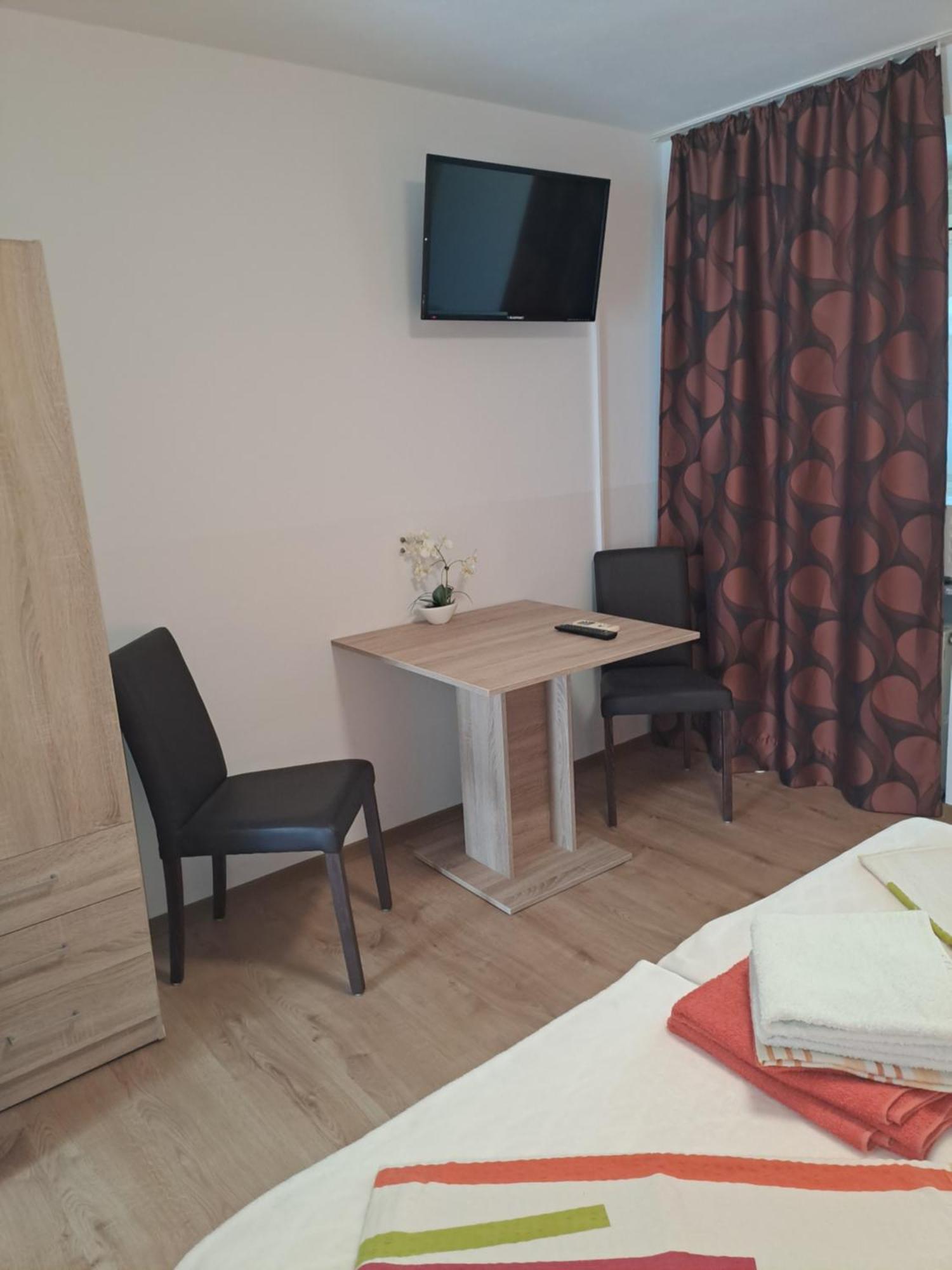 Studio Apartments Maslinik Krk Town Exterior foto