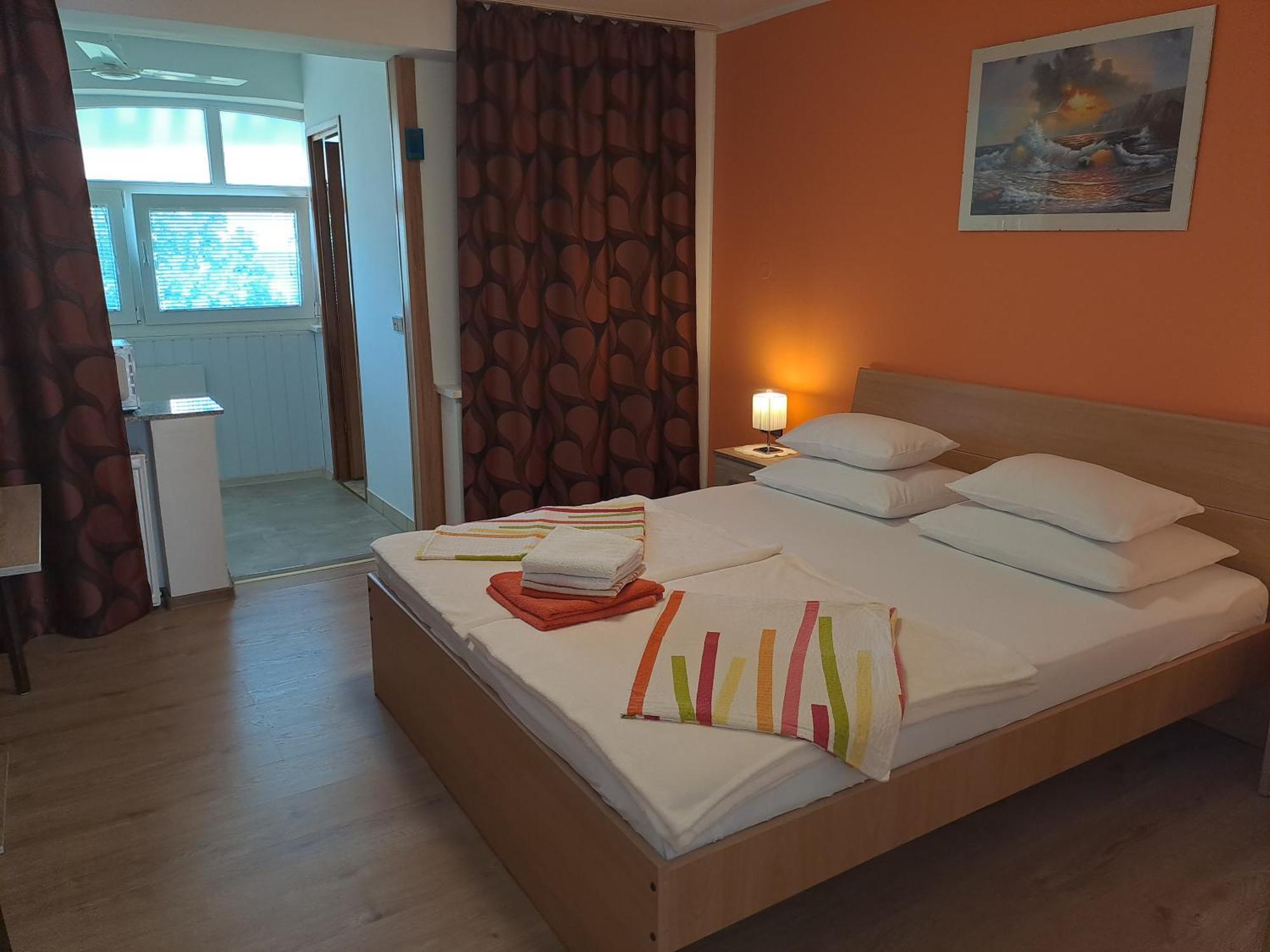 Studio Apartments Maslinik Krk Town Exterior foto