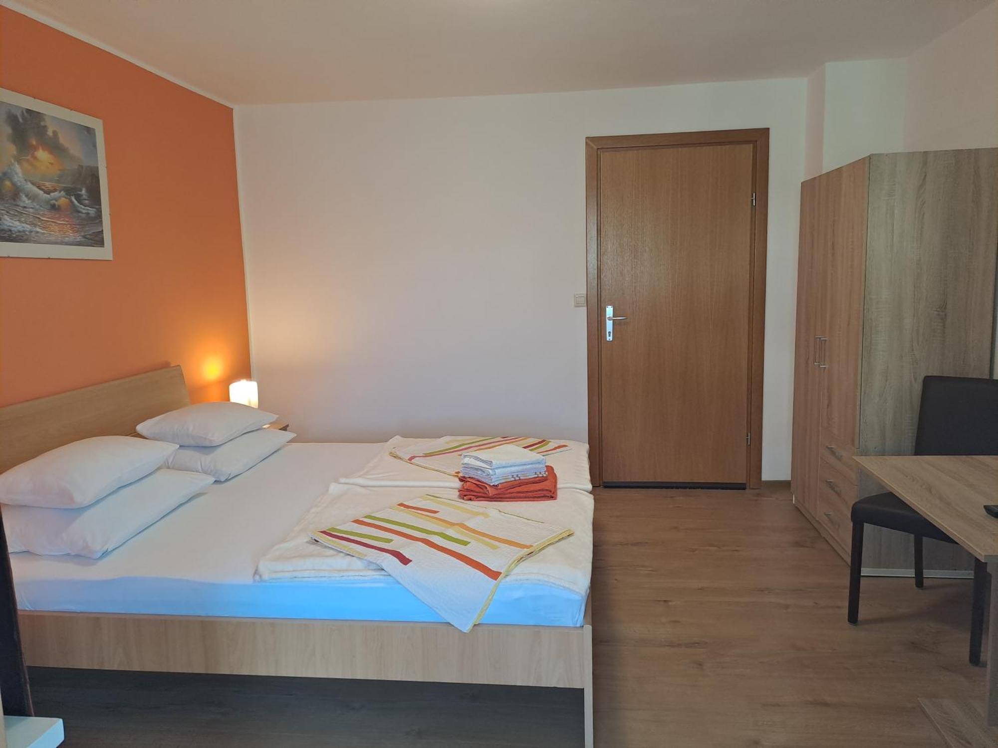 Studio Apartments Maslinik Krk Town Habitación foto