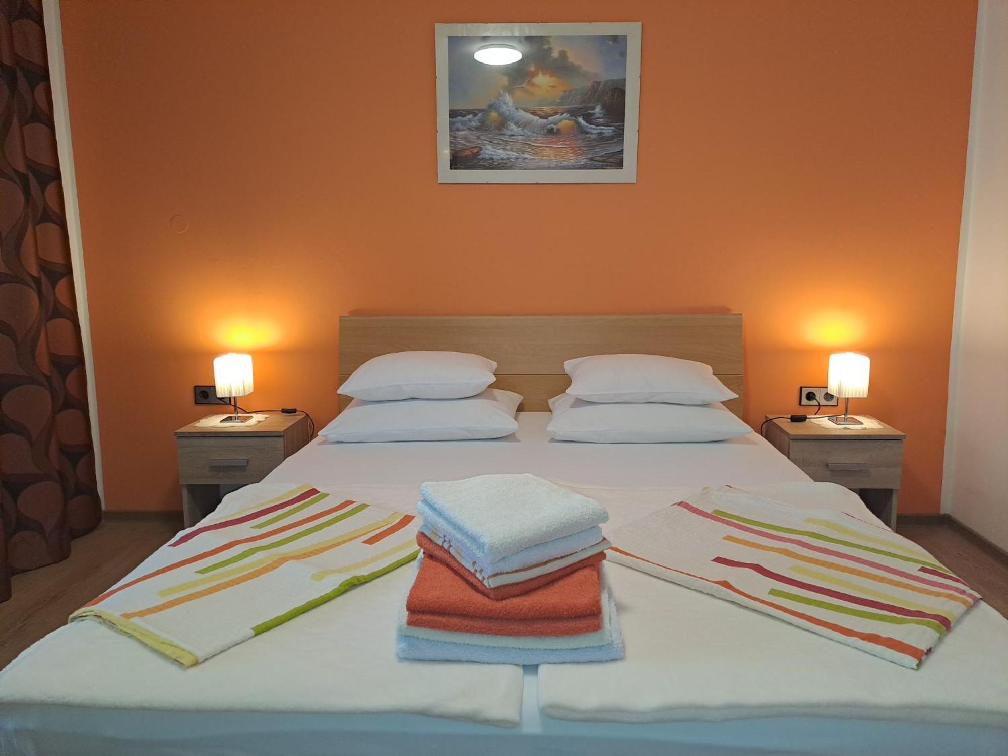 Studio Apartments Maslinik Krk Town Habitación foto